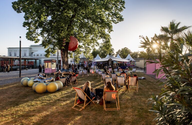 Festivalzentrum_c_Helge Krückeberg