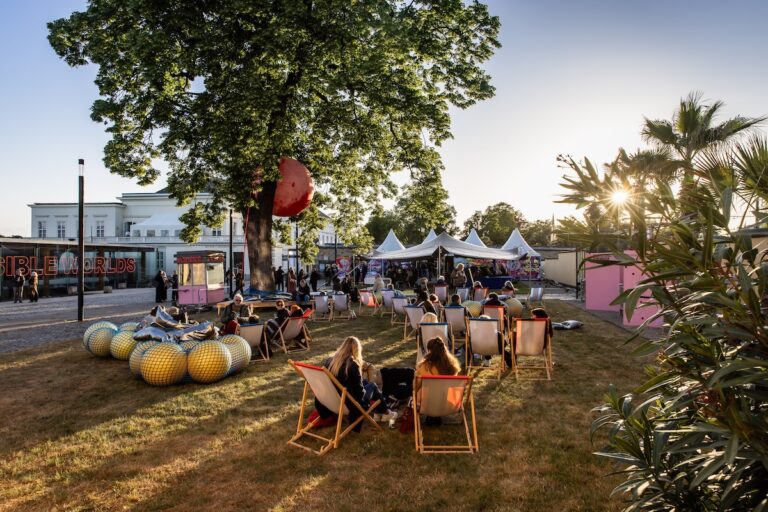 Festivalzentrum_c_Helge Krückeberg